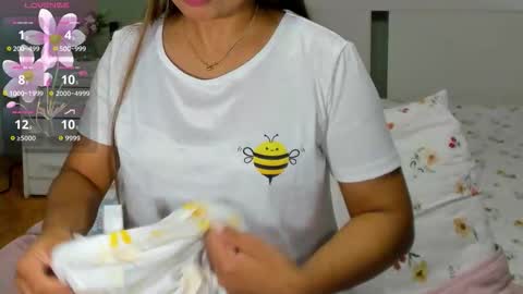 Snapshot of naia_7 chatting on October 22, 2:34 am Mile online show from October 22, 2:34 am