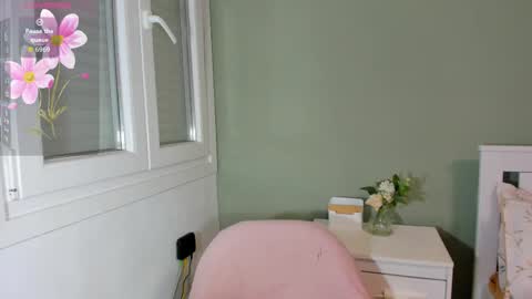 Snapshot of naia_7 chatting on February 5, 6:40 am Mile online show from February 5, 6:40 am