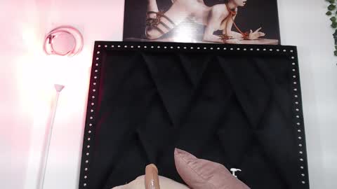 Naia x online show from February 5, 11:06 pm