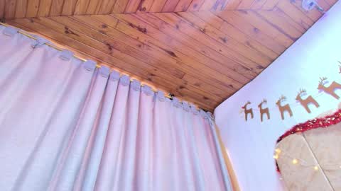 Naia x online show from December 17, 8:15 pm