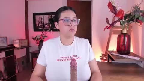 Snapshot of naiara_dreams chatting on July 28, 2:29 am naiara_dreams online show from July 28, 2:29 am