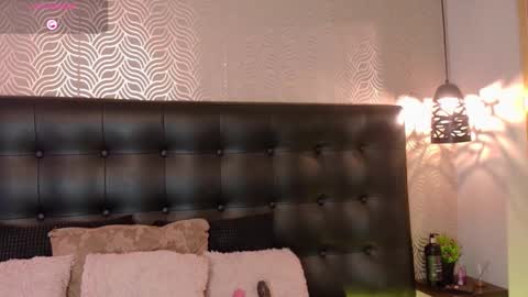 Snapshot of naiaramasson_ chatting on September 19, 12:06 pm naiaramasson_ online show from September 19, 12:06 pm