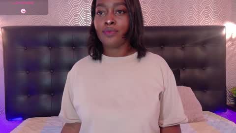 Snapshot of naiaramasson_ chatting on September 29, 12:21 pm naiaramasson_ online show from September 29, 12:21 pm