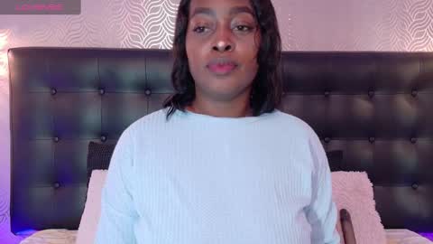 Snapshot of naiaramasson_ chatting on October 7, 12:02 pm naiaramasson_ online show from October 7, 12:02 pm