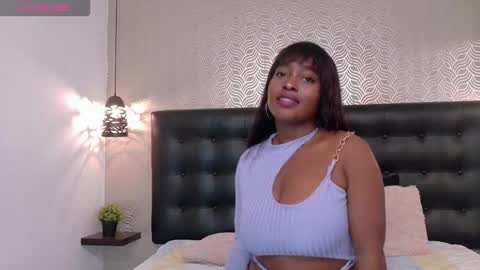 Snapshot of naiaramasson_ chatting on December 1, 12:10 pm naiaramasson_ online show from December 1, 12:10 pm