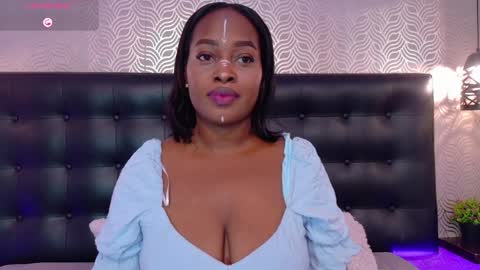 Snapshot of naiaramasson_ chatting on February 6, 12:30 pm naiaramasson_ online show from February 6, 12:30 pm