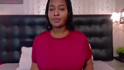 Snapshot of naiaramasson_ chatting on February 7, 12:09 pm naiaramasson_ online show from February 7, 12:09 pm