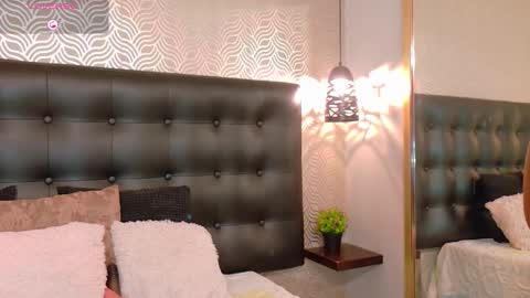 Snapshot of naiaramasson_ chatting on February 10, 12:31 pm naiaramasson_ online show from February 10, 12:31 pm