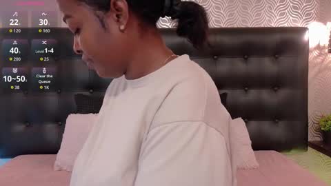 naiaramasson_ online show from March 12, 12:11 pm