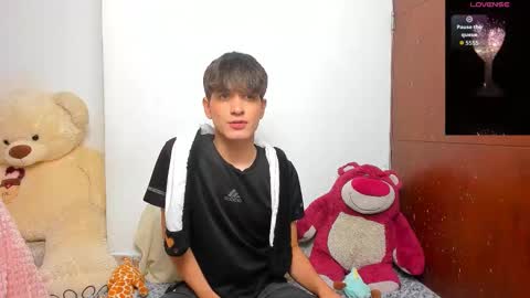  N A I M T H E  K I N G  online show from February 12, 3:56 am