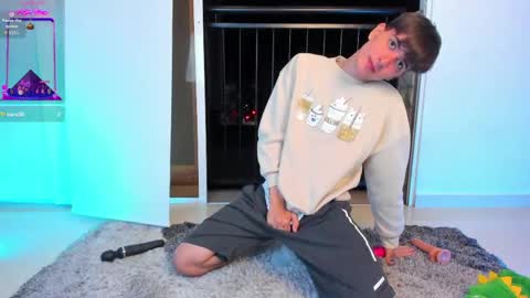  N A I M T H E  K I N G  online show from April 3, 1:14 am