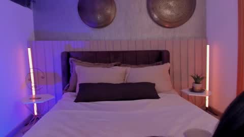 Naisha Ford online show from November 28, 3:31 am