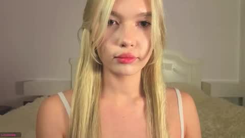 Mia  guest- Eva from DOUBLECUTIES online show from November 9, 8:18 pm