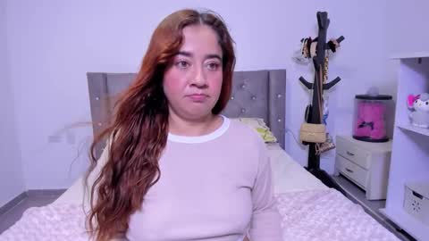 Natalia Flores online show from February 13, 9:00 pm