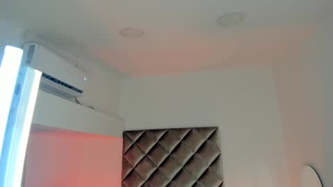 INSTAGRAM  m2221     online show from December 2, 9:56 am