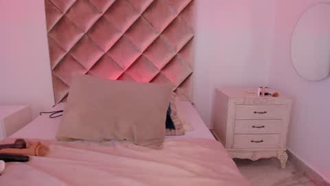 INSTAGRAM  m2221     online show from January 14, 2:43 pm