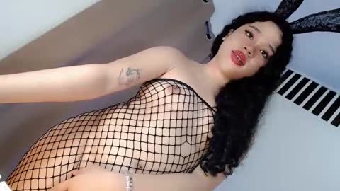 Snapshot of naked_weapon1 chatting on January 2, 1:51 pm naked_weapon1 online show from January 2, 1:51 pm