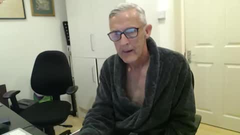 nakedcarpenteruk online show from May 1, 9:03 am