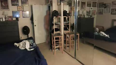 Snapshot of nakedmonkey chatting on December 19, 1:34 am nakedmonkey online show from December 19, 1:34 am