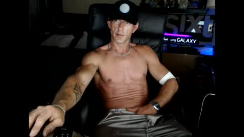 Snapshot of nakedoutsdeurwndw chatting on April 19, 1:27 am nakedoutsdeurwndw online show from April 19, 1:27 am