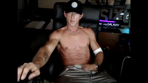 Snapshot of nakedoutsdeurwndw chatting on May 6, 9:09 pm nakedoutsdeurwndw online show from May 6, 9:09 pm
