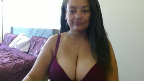Snapshot of nala_thickk chatting on December 5, 2:55 pm Nala Thickk online show from December 5, 2:55 pm