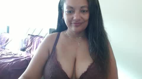 Snapshot of nala_thickk chatting on December 6, 3:33 pm Nala Thickk online show from December 6, 3:33 pm