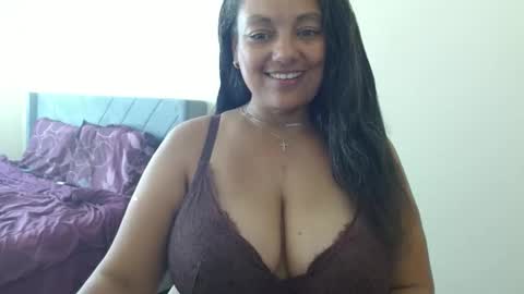 Snapshot of nala_thickk chatting on December 6, 6:39 pm Nala Thickk online show from December 6, 6:39 pm