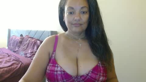 Snapshot of nala_thickk chatting on December 9, 3:44 pm Nala Thickk online show from December 9, 3:44 pm