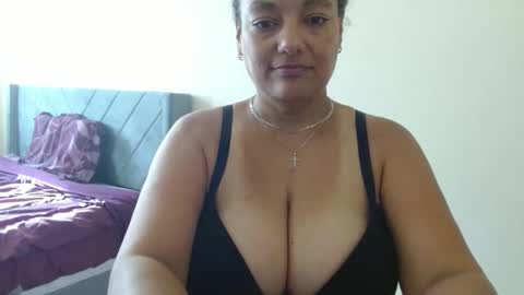 Snapshot of nala_thickk chatting on December 12, 4:32 pm Nala Thickk online show from December 12, 4:32 pm