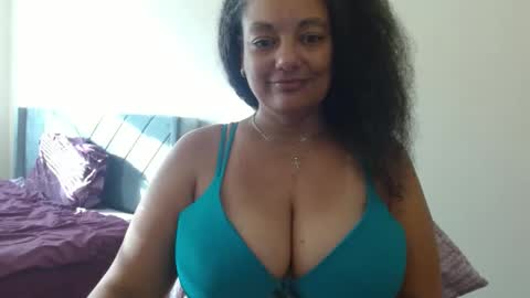 Snapshot of nala_thickk chatting on December 14, 3:04 pm Nala Thickk online show from December 14, 3:04 pm