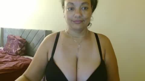 Snapshot of nala_thickk chatting on December 15, 12:49 pm Nala Thickk online show from December 15, 12:49 pm