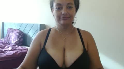 Snapshot of nala_thickk chatting on December 15, 4:04 pm Nala Thickk online show from December 15, 4:04 pm