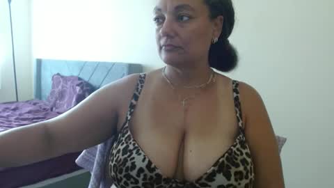 Snapshot of nala_thickk chatting on December 17, 5:36 pm Nala Thickk online show from December 17, 5:36 pm