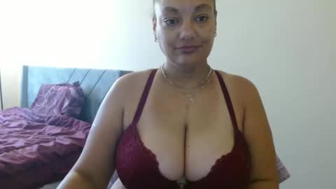 Snapshot of nala_thickk chatting on December 22, 2:06 pm Nala Thickk online show from December 22, 2:06 pm
