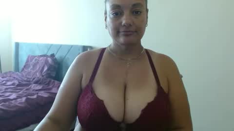 Snapshot of nala_thickk chatting on December 22, 5:53 pm Nala Thickk online show from December 22, 5:53 pm