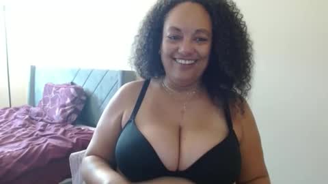 Snapshot of nala_thickk chatting on December 28, 4:30 pm Nala Thickk online show from December 28, 4:30 pm