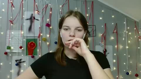 Nana online show from December 3, 4:27 pm