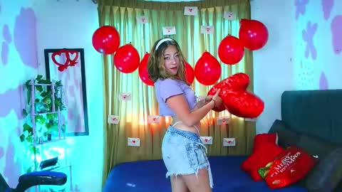 nana online show from February 9, 8:35 pm