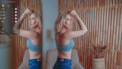 Snapshot of nancyfancyyy chatting on January 20, 9:24 am Follow my page on peach online show from January 20, 9:24 am