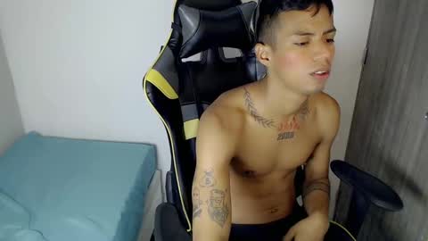 Snapshot of nando_col chatting on October 17, 11:35 am nando_col online show from October 17, 11:35 am