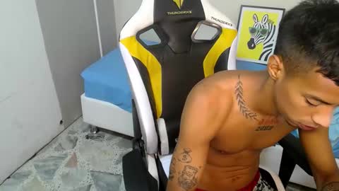 Snapshot of nando_col chatting on October 28, 11:25 am nando_col online show from October 28, 11:25 am