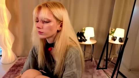 nannetteterrill online show from February 5, 6:18 am