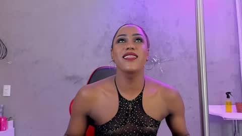Snapshot of naomi__blair chatting on May 23, 3:34 am Naomi Blair online show from May 23, 3:34 am