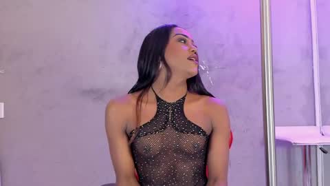 Snapshot of naomi__blair chatting on May 31, 3:26 am Naomi Blair online show from May 31, 3:26 am