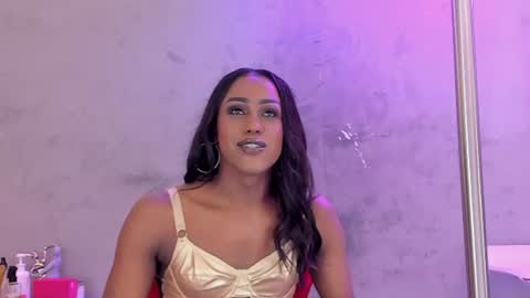 Snapshot of naomi__blair chatting on June 13, 2:42 am Naomi Blair online show from June 13, 2:42 am