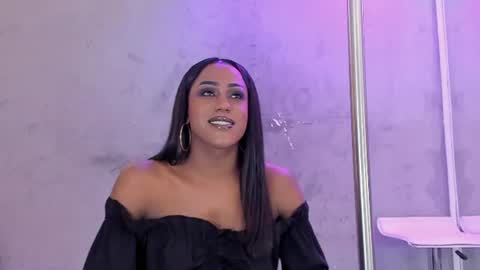 Snapshot of naomi__blair chatting on June 25, 3:17 am Naomi Blair online show from June 25, 3:17 am
