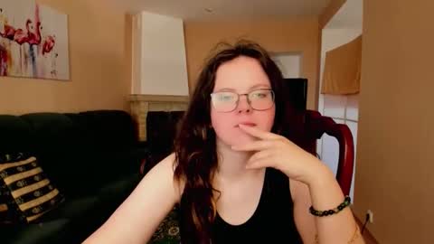 naomi_di online show from June 6, 6:18 am