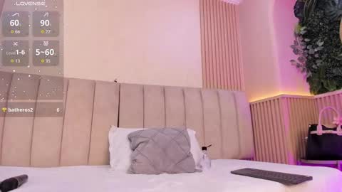 Snapshot of naomi_hill1 chatting on March 25, 2:01 pm Naomi online show from March 25, 2:01 pm