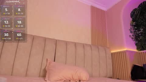 Snapshot of naomi_hill1 chatting on March 27, 3:45 pm Naomi online show from March 27, 3:45 pm